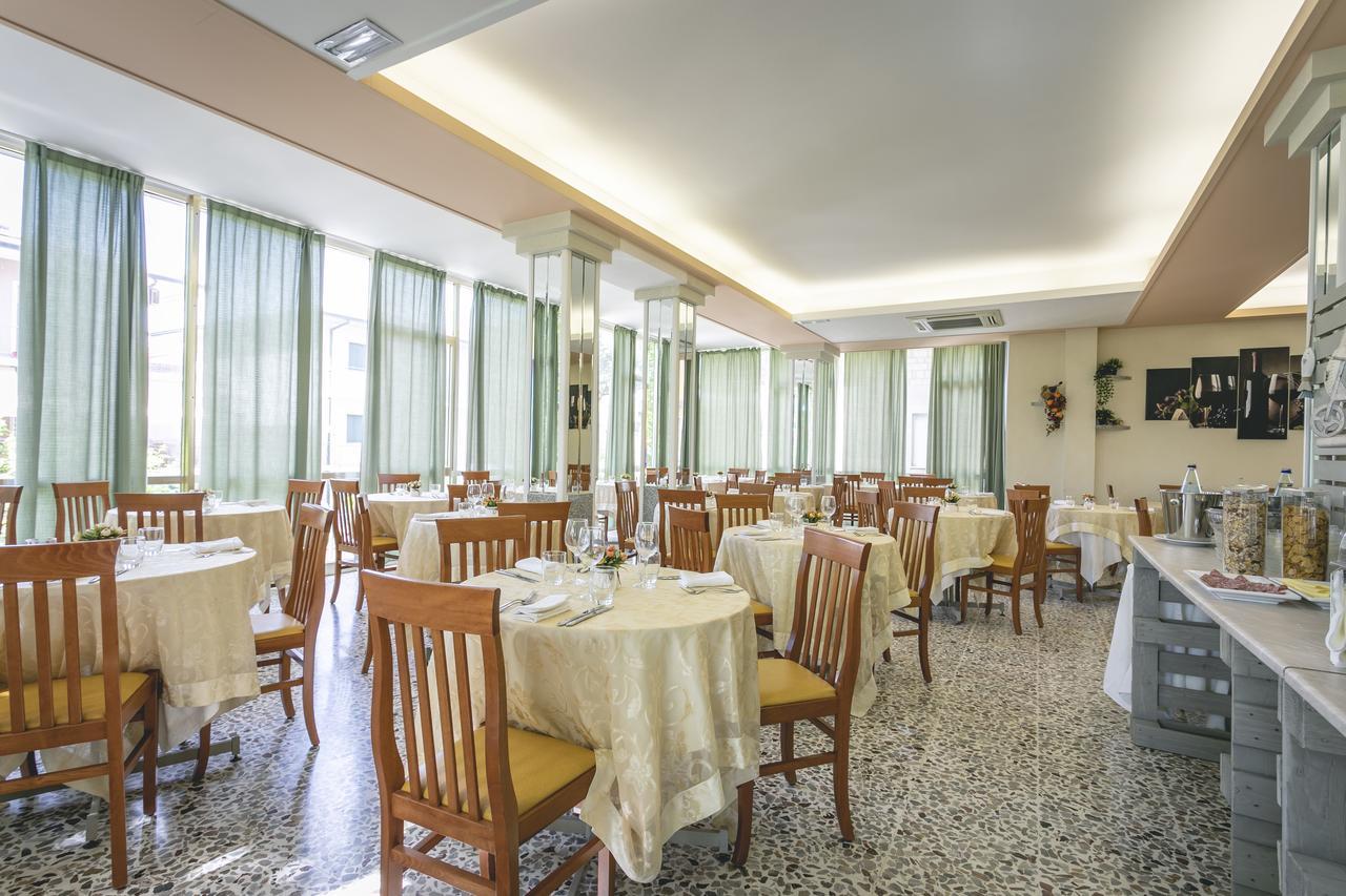 Hotel Del Falco Червия Екстериор снимка